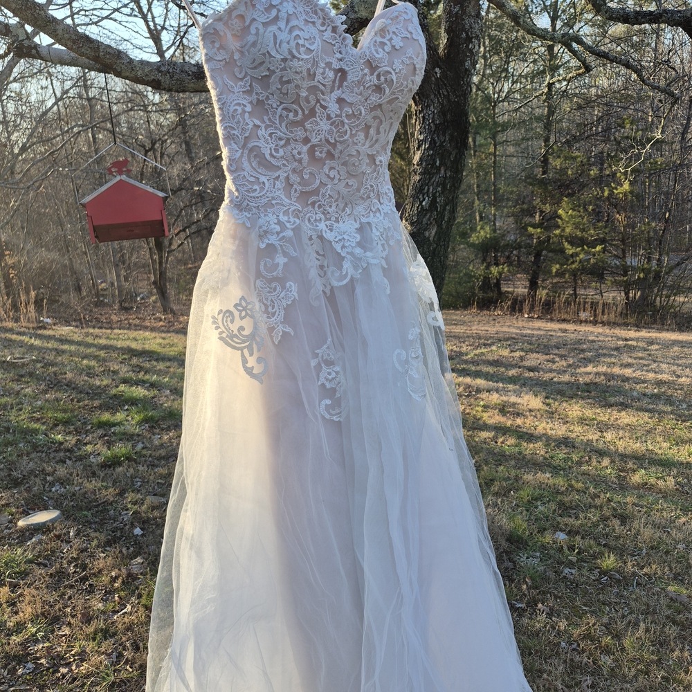 Elegant White Lace Wedding Dress